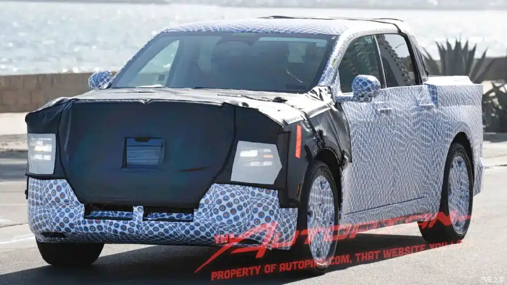 Spy photos of Ford's electric pickup truck undergoing road tests, smaller than the Maverick, have been released.