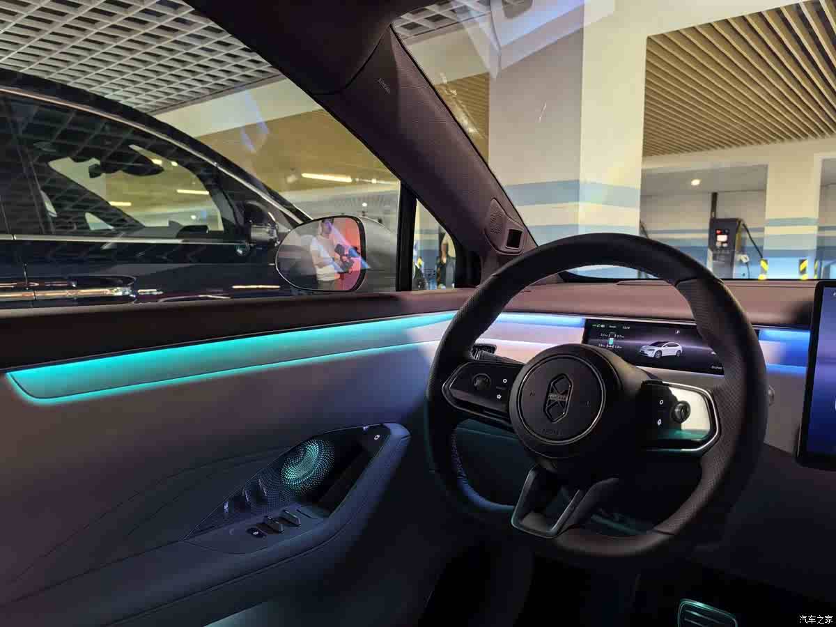 http://www2.autoimg.cn/chejiahaodfs/g33/M04/EE/AB/620x0_1_autohomecar__ChxpVmqeVXWAIocWAAKH16ROF_c579.jpg