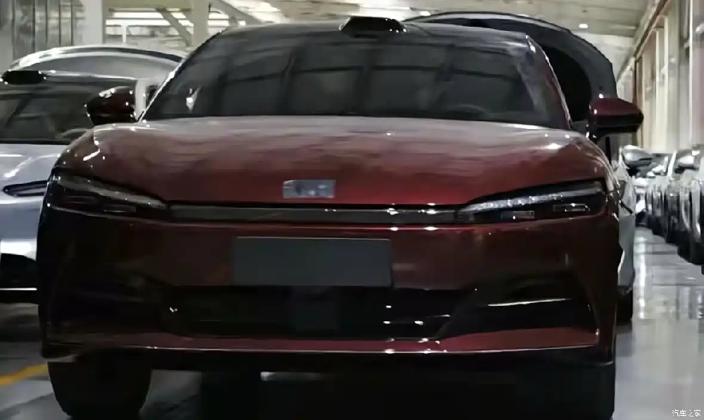 BYD’s all-new Han: larger dimensions, upgraded powertrain, and the unmistakable air of a premium vehicle.