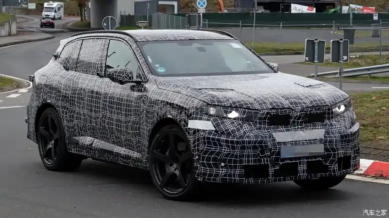 Set to enter production in 2028: Spy shots of the all-new BMW X5 M revealed—the fully electric version will feature a quad-motor setup!