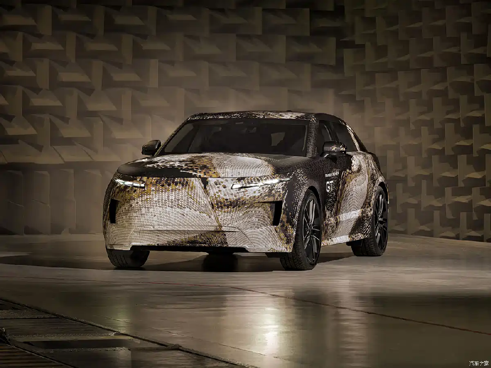 The first-ever sedan in Land Rover history? More details on the Range Rover GT—a vehicle with a bold design reminiscent of the Jaguar Type 01.